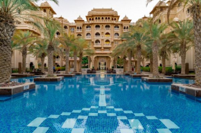 HiGuests - Luxurious 1BR in Palms with Private Beach Access